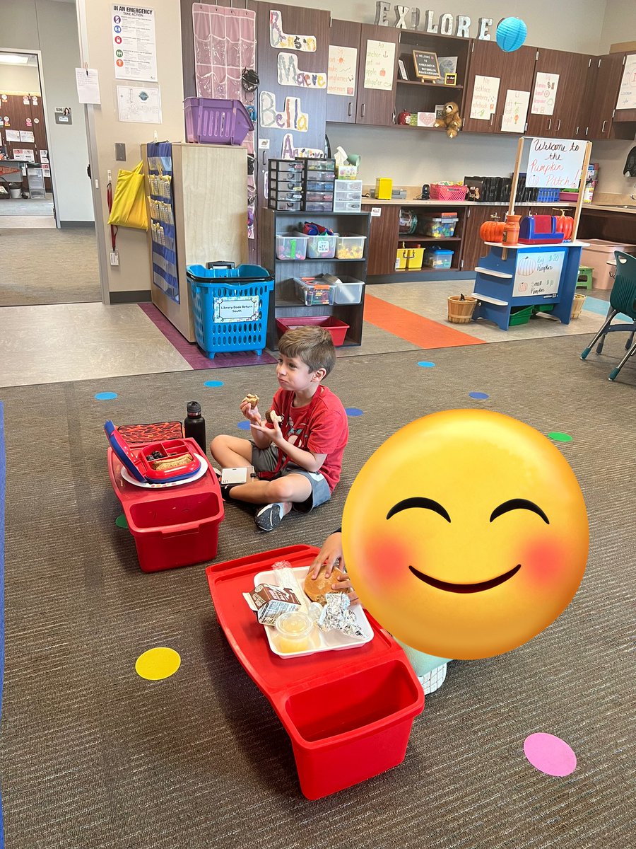 kinderJessSouth's tweet photo. Lunch with the teacher round 2! 😍😍 @CFISDWells @CFISDWellsK #explorewells @beaguerrero14 https://t.co/wS2d1B9Uae