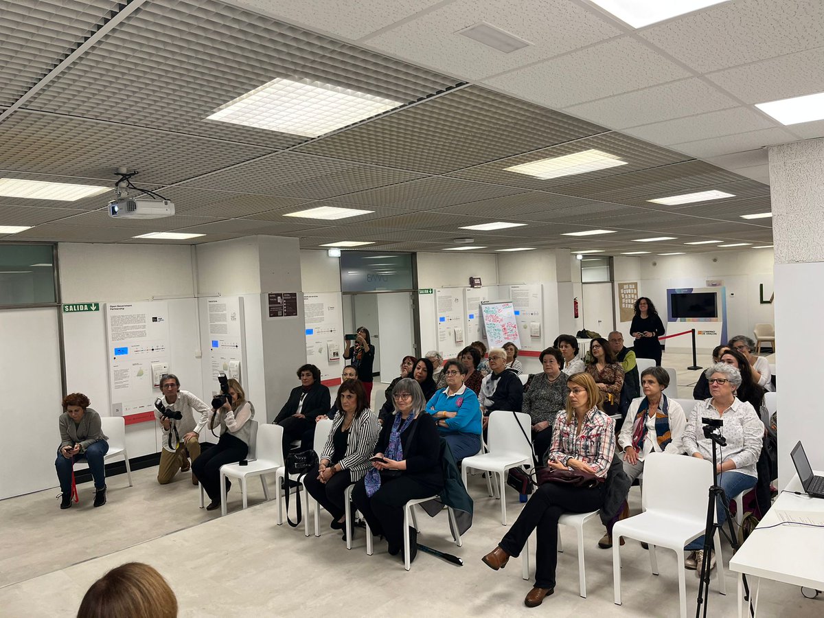 laaab_es's tweet photo. Iniciamos la mesa redonda  de #ComunidadAspasia "Aragón y #cine en femenino" 🎞️👩‍🦱
 
#MercedesGaspar🗣️ "La participación que se impulsa desde el @laaab_es hoy es una revolución"

@CarlotaGurpegui @verSaenz #AnaAsensio de @MujeresyCine https://t.co/1YwFX8NhVk