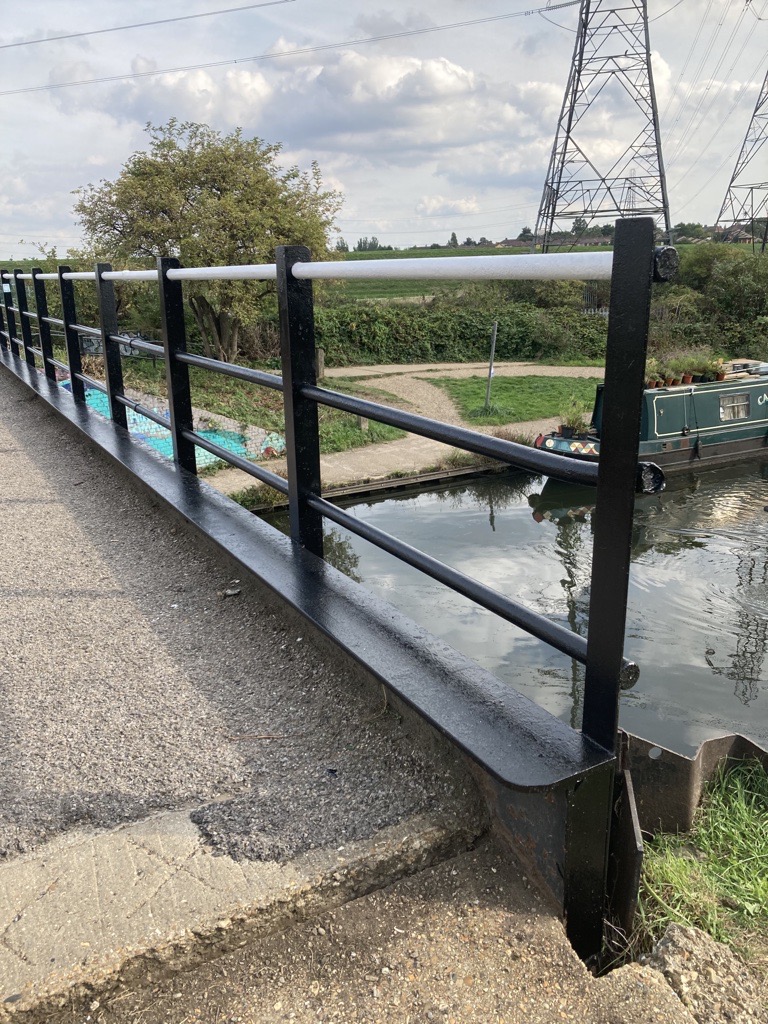 LondonPS_CP's tweet image. People on Probation #LondonCommunityPayback have restored these railings @CanalRiverTrust Community Payback making a difference at Tottenham Lock.