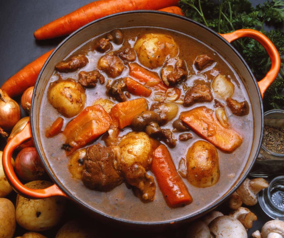 MjoyCoffeeFood's tweet photo. Oh oh oh, je zou dit eens moeten ruiken. Die geur die de keuken uit komt van een stoofpotje. En dat geluid van het pruttelen van de wildstoof. Ja je leest het goed. De daghap voor vrijdag is een stoofpotje van wild. 

 #daghap #restaurant #putten #wild #stoofpotje https://t.co/OEtsLqRQFw