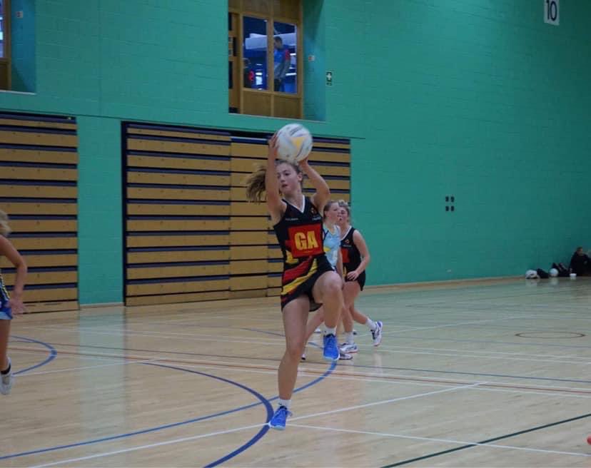 🇮🇲 Congratulations to super shooter and midi Sarah on your U17 @EuropeNetball selection 🇮🇲 

Wishing you and the @iomnetball team all the very best 🙌 

#1WeekToGo #Gibraltar #BeBrilliant