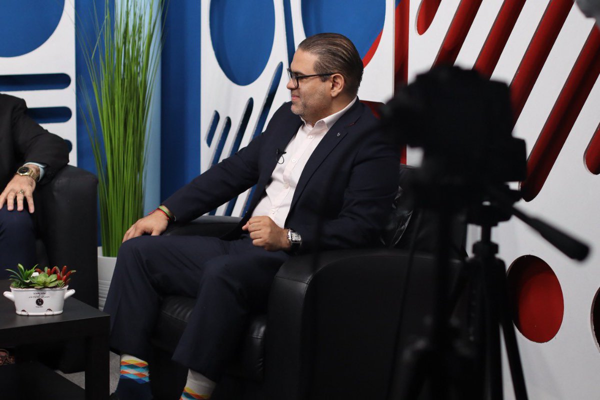 keylaReyna04's tweet photo. Agradecer a los comunicadores, Amaury Guzmán, PedroRamirez, @arielpantaleonf del programa "La Política Matutina" por la invitación a este importante espacio el cual se transmite por @fopppredomtv canal 73.

#KeylaReyna🇩🇴 #Medios #Comunicación #Televisión https://t.co/XUL3npxTDU