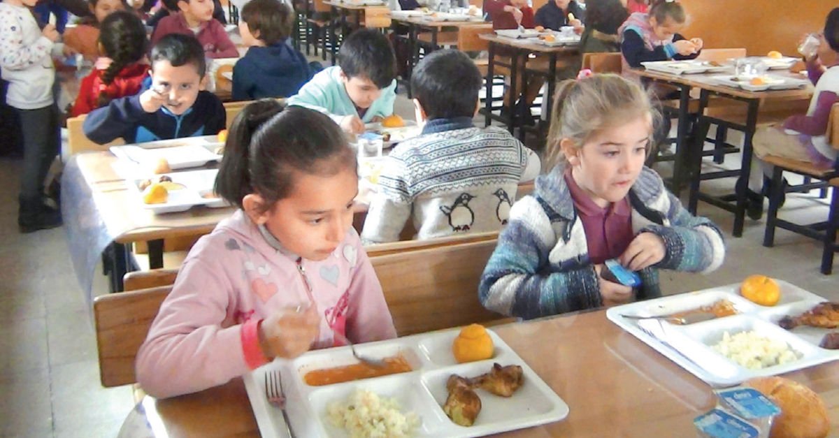 📌Okullarda öğrencilere bir öğün ücretsiz yemek verilmesine dair TBMM'de görüşülen teklif AK Parti ve MHP oylarıyla reddedildi.