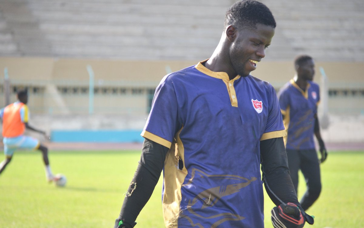 us_ouakam's tweet photo. TRAINING DAY  | ⚪️🔴 #TeamUSO
Les Requins ont effectué leur séance du jour au Stade Iba Mar Diop où ils recevront l'Ajel de Rufisque ce samedi dans le cadre de la 4e journée de #Ligue2Sn. https://t.co/AxhGpfkuWN