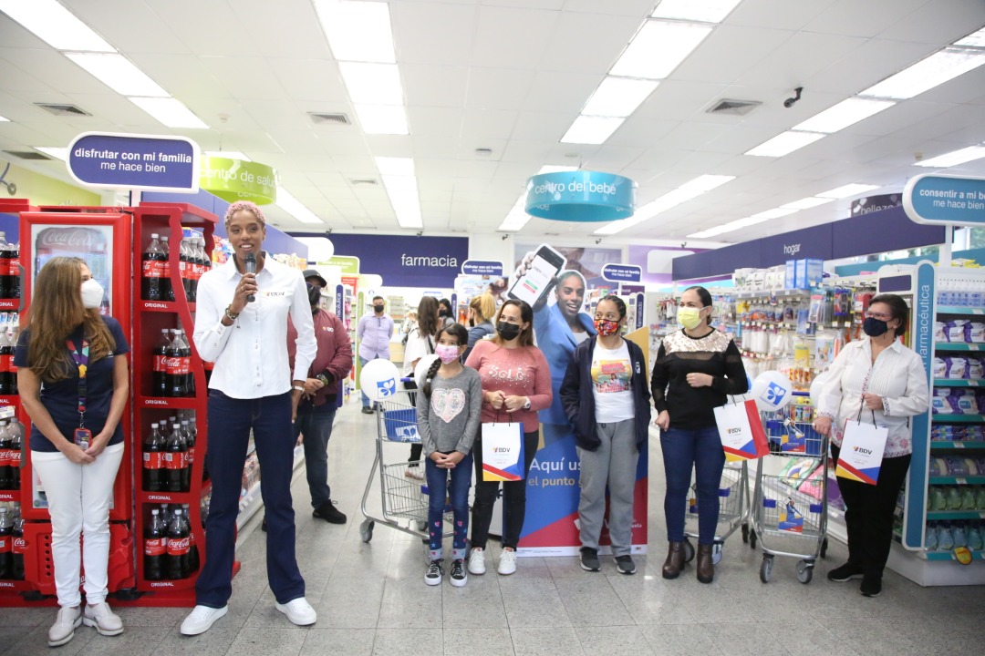 BcodeVenezuela's tweet photo. #NoticiasBDV 🗞️🗞️ || BDV te premia con el punto ganador

Más detalles aquí ⬇️
https://t.co/8cwjeFTXvR https://t.co/Qc8vmBirEs