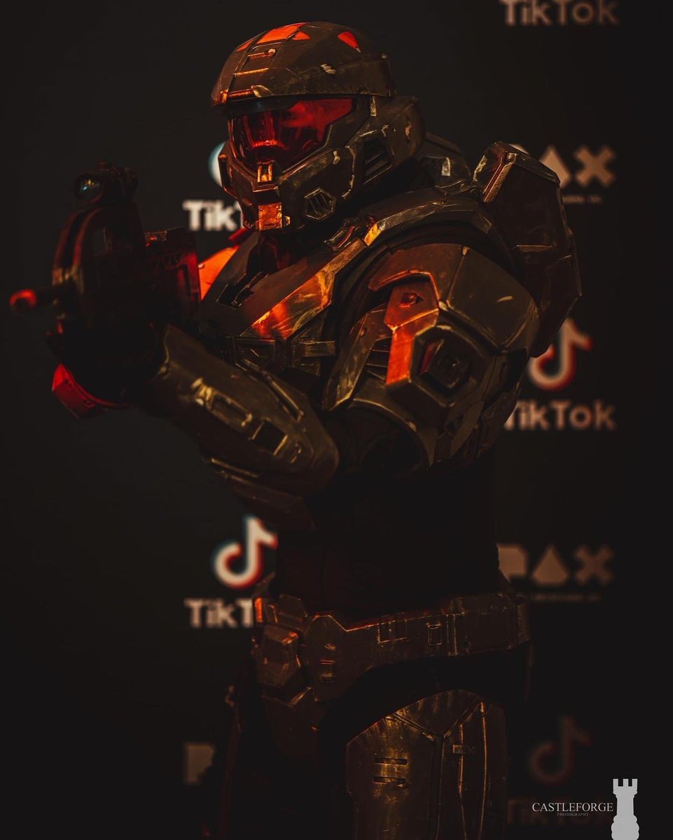 LockedProps tweet media