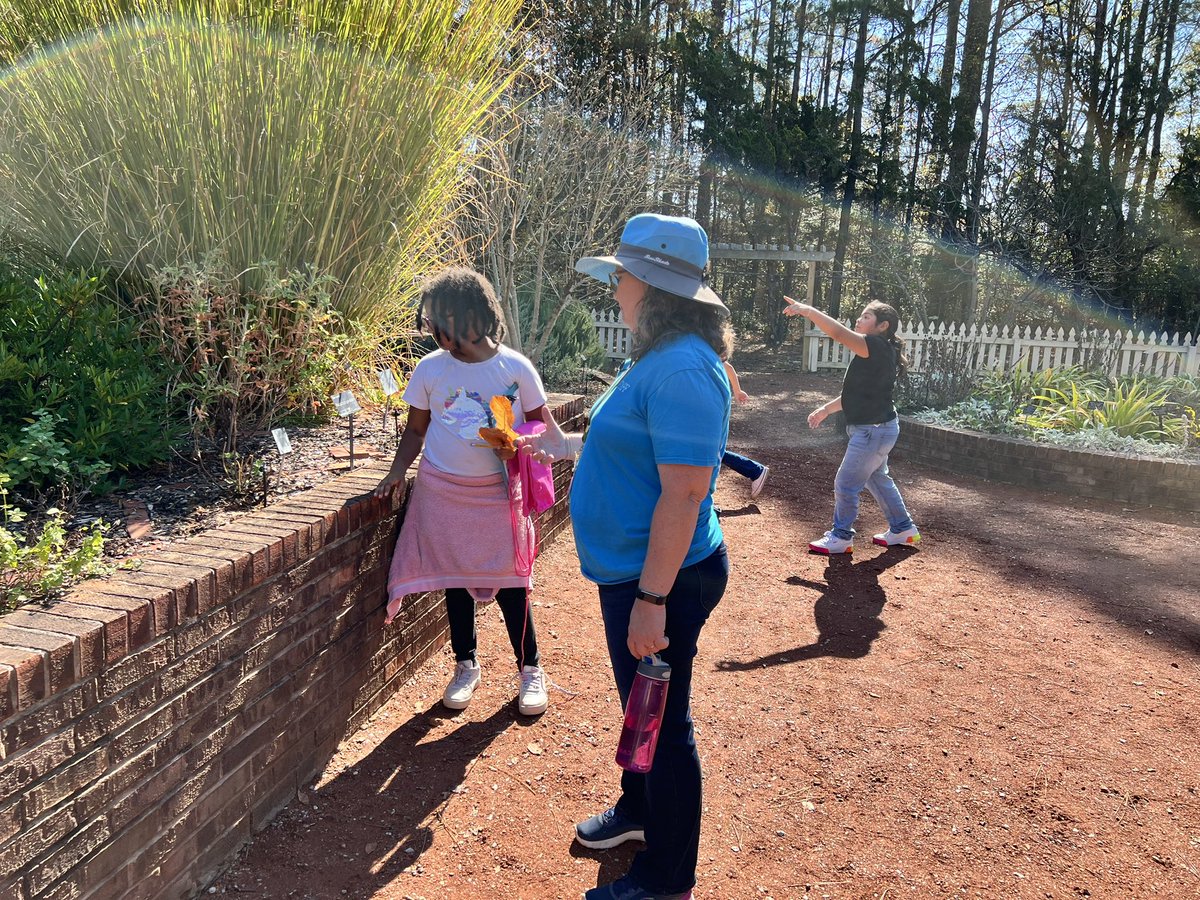 Laura Sicks tweet media