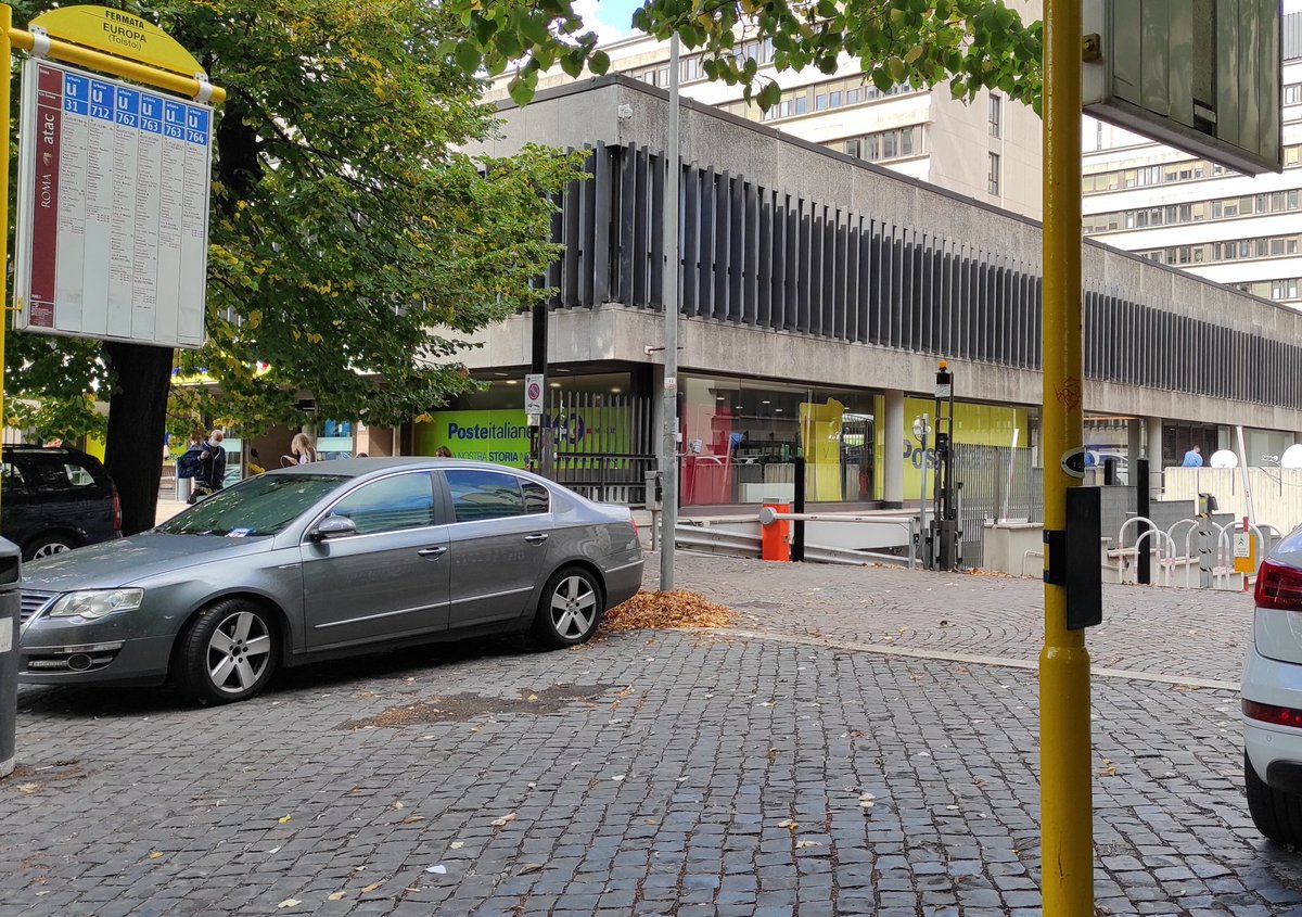 trasportiaroma's tweet image. 🚌 #BusRoma #atac
Per la signora @patriziaprestip questa è una bellissima strada, per me è il chiaro esempio che la competenza nella progettazione e la sicurezza degli spazi pubblici è sempre all'ultimo posto

📍Viale Europa, quartiere Europa (#EUR), #Roma