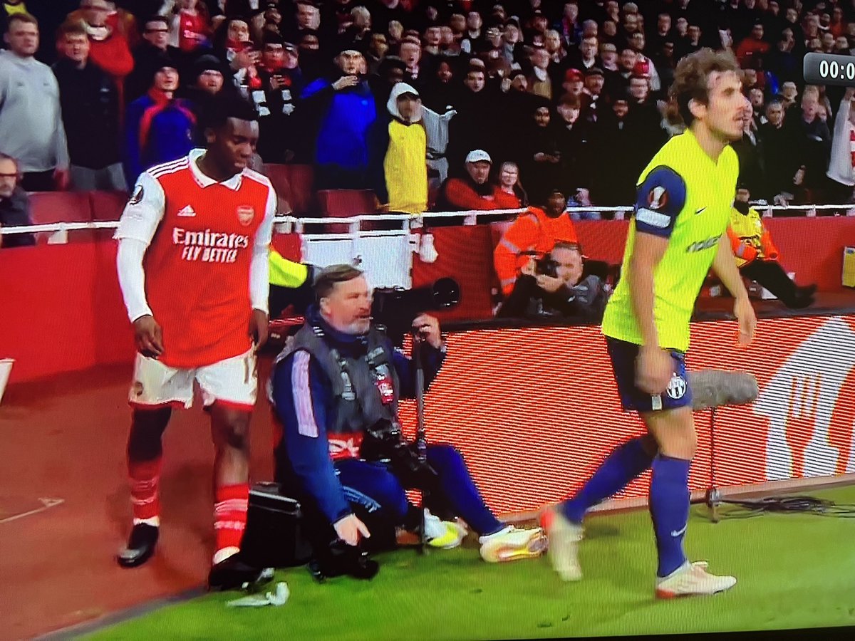 Not looking impressed <a href="/Stuart_PhotoAFC/">Stuart MacFarlane</a> 😅😅😅😅