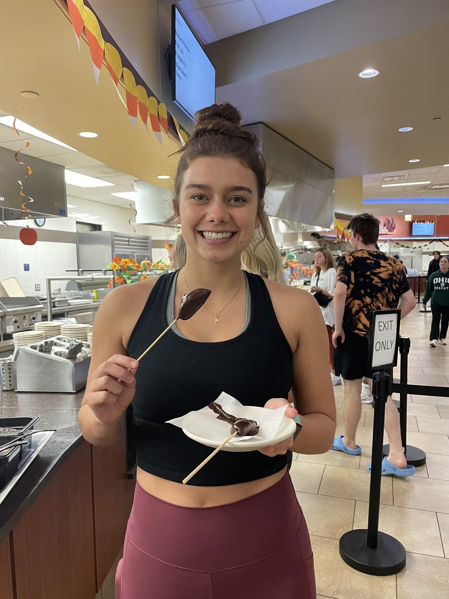 ohiofood_'s tweet photo. Fall Fest is the BEST! Custom caramel apples, pumpkin smashing, and turkey and stuffing! Stop by and enjoy all the fall festivities at Nelson Court! ππ
#fallfest #pumpkinsmashing #pumpkinsmash #caramelapples #candyapples #fallfestivities #nelsoncourt #OHIOFood #ohiouniversity https://t.co/uoIJhlSCao
