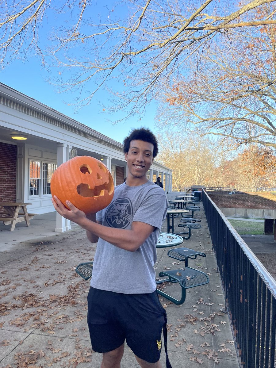 ohiofood_'s tweet photo. Fall Fest is the BEST! Custom caramel apples, pumpkin smashing, and turkey and stuffing! Stop by and enjoy all the fall festivities at Nelson Court! ππ
#fallfest #pumpkinsmashing #pumpkinsmash #caramelapples #candyapples #fallfestivities #nelsoncourt #OHIOFood #ohiouniversity https://t.co/uoIJhlSCao