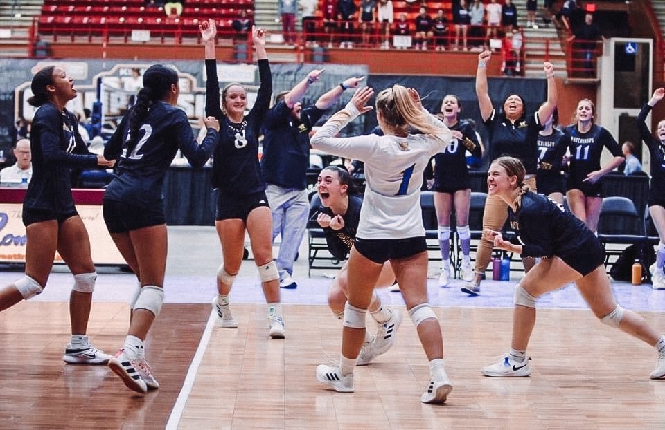 Accolades seem to be chased after, fought for, paid for and sometimes given by people who don’t know! - MP
This picture represents the main thing…playing for each other and striving for the ultimate “team accolade” - we need more of this in our world! 💙💛💙💛
WE&gt;ME