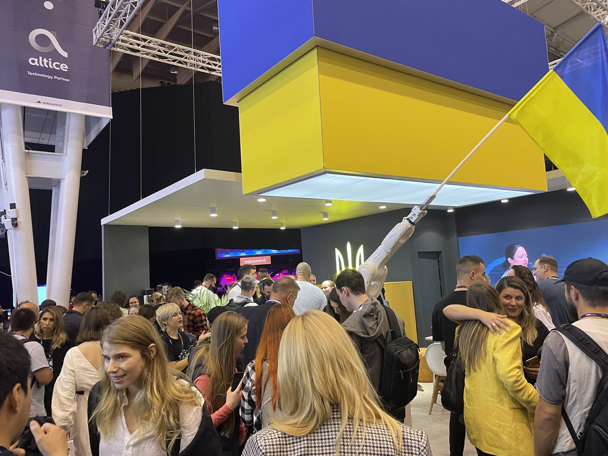 energyTorres's tweet photo. #evenwithrain π§ great day @websummit so much positive atmosphere #inovation #ideas we can see people believe in a better future π #WebSummit #Lisbon https://t.co/5akX4izgjY