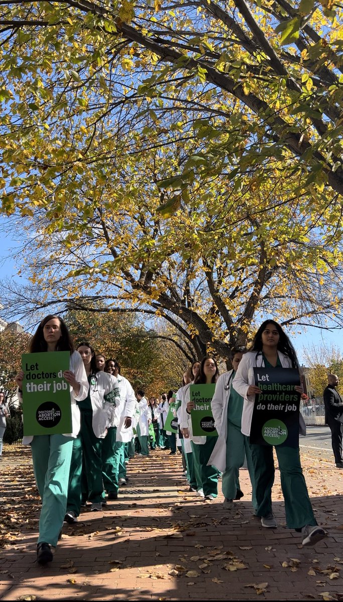 OBs4RJ's tweet image. Today we marched. We came from all over the nation, to the U.S. Capitol in solidarity with our patients and colleagues who are being persecuted &amp;amp; prosecuted Post-Roe.
#doctorsforabortionaccess 
@themeteor 
@doctorjenn @DrJenLincoln @IrobundaMd