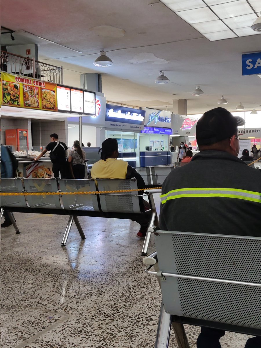JennGO1's tweet photo. @Omnibus_oficial Pésimo servicio de su empresa, es INAUDITO que un familiar pudo comprar su boleto a Houston TX desde Cd. Altamirano, Gro. sin restricciones, ni protocolo y en esta terminal no pueda comprarlo con todo en regla. 😤😠🤬 https://t.co/5LjE0OWgNQ