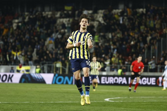 BellaFener's tweet photo. 🔥Avrupa Lideri Fenerbahçe’nin ve Arda Güler’in muhteşem performansının şerefine, bu tweeti beğenip RT edip bizi takip eden 2 kişiye Arda Güler forması hediye..

Herkese bol şansss 🍀 https://t.co/XcWLsZPVp1