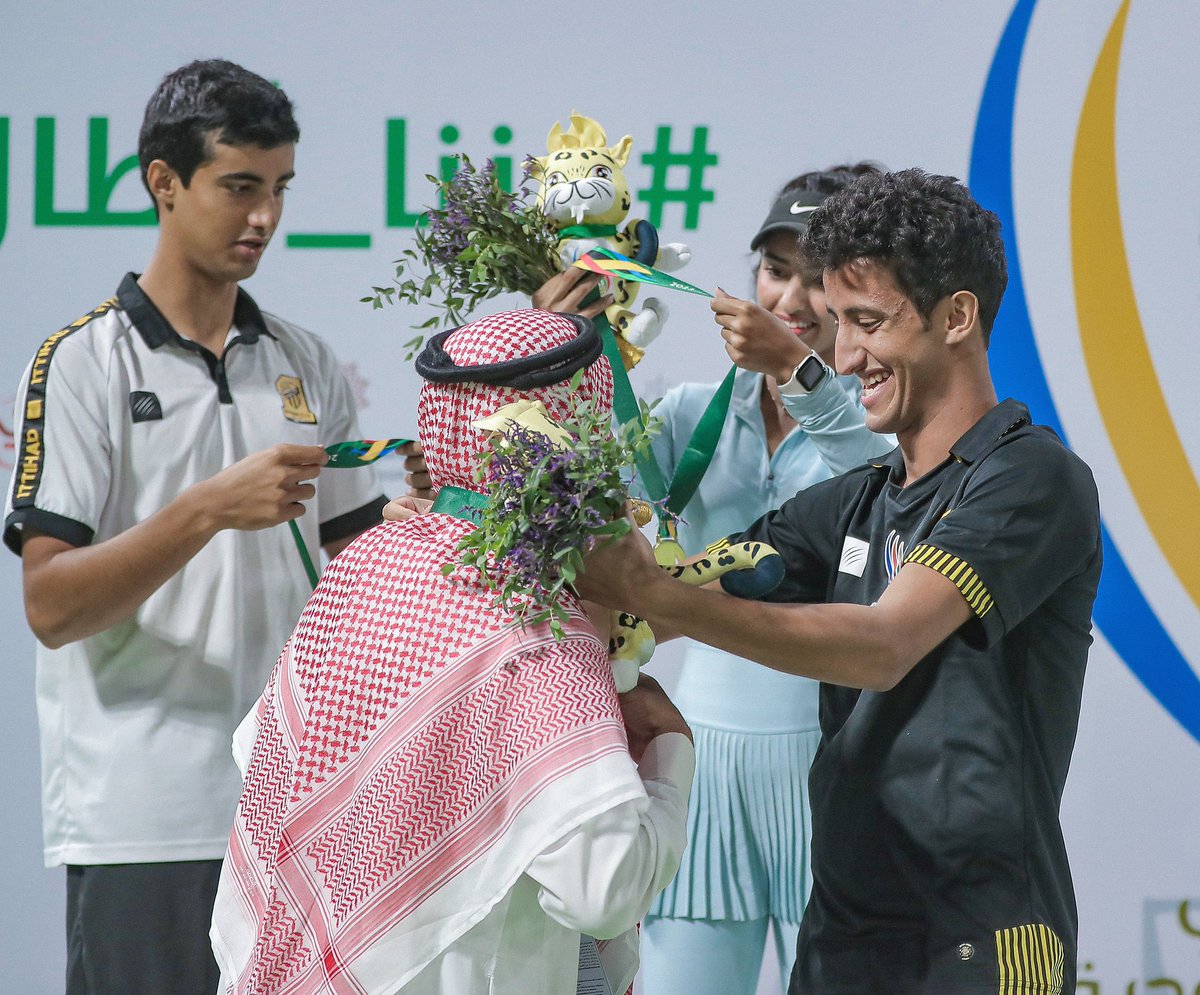 Trend pase tweet media