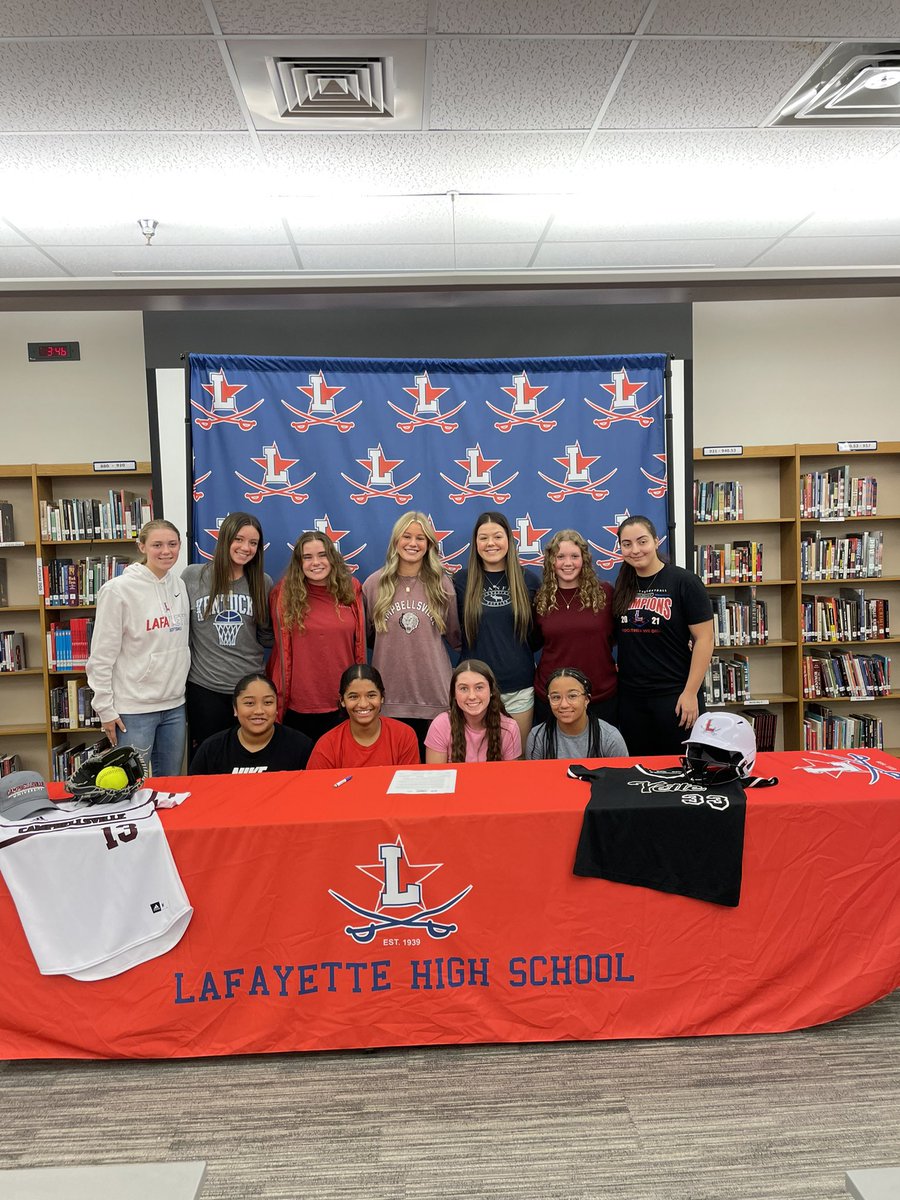 officially a tiger !!🤍 <a href="/SluggersHuecker/">Lady Sluggers 18</a> @GeneralsSb <a href="/CVilleLTS/">LadyTigerSoftball</a> <a href="/DavidRMontoya4/">David Montoya</a>