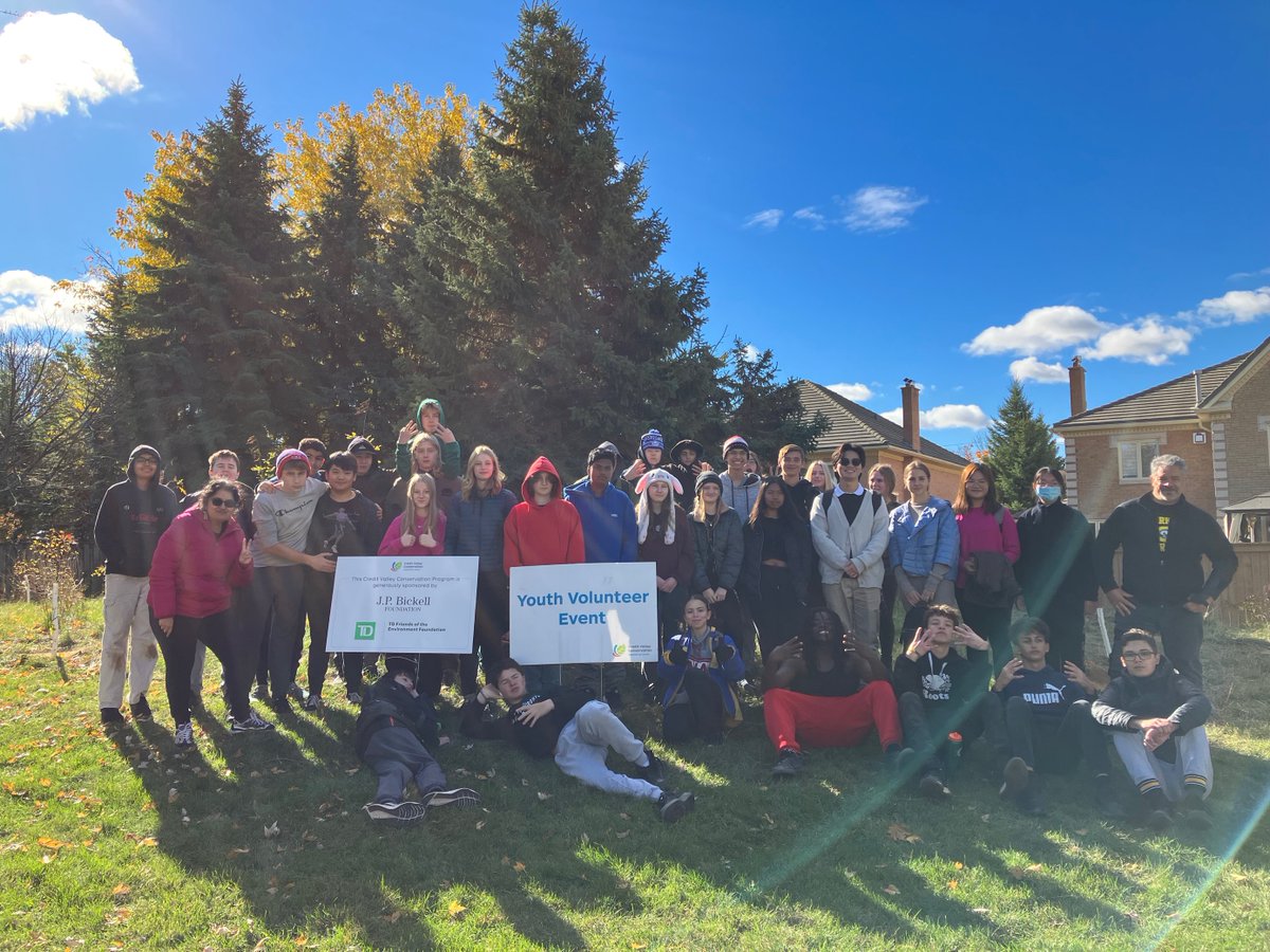 CVC_CA's tweet photo. A BIG thanks to students from @ClarksonChargers and @MorningStarMS! ๐ Last week they helped remove invasive species and plant native plants at Meadowvale CA and Barberton Park in @citymississauga and at Island Lake CA in @orangevilleont๐ฒ๐ฟ #Youth4theCredit #PlantTreesWithCVC https://t.co/Iw4a1UEb3P