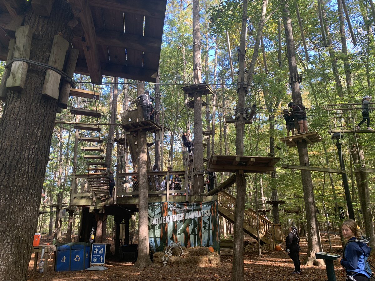 TeachlifeVB's tweet photo. @KellamHigh 9th grade Ss having a blast in the trees. Thanks to our community partner @AdventureParkVB for a great day 😊 https://t.co/lVxE8mhM8A