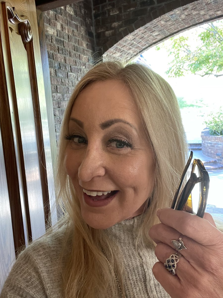 thebikinichef's tweet photo. Happy faces after this mornings networking meeting ✨✨✨                           #realtor #chef #author @actvre @justintye #activerealty #networking #helpingothershelpsyou https://t.co/0ywh09toQb