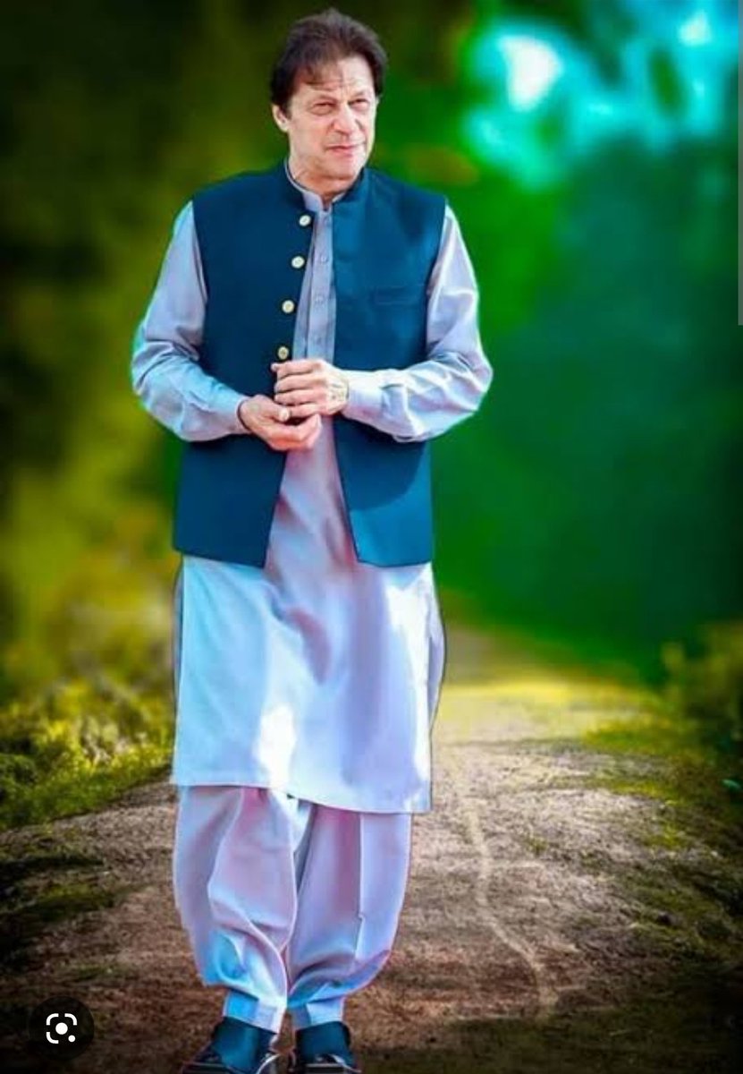 MishalBukhari5's tweet photo. فانوس بن کے جس کی حفاظت ہوا کرے
وہ شمع کیا بجھے جسے روشن خدا کرے
#ImranKhan
#ImranKhanForPakistan
#GodBlessImranKhan
#GodBlessPakistan https://t.co/wBAk6hVSe5
