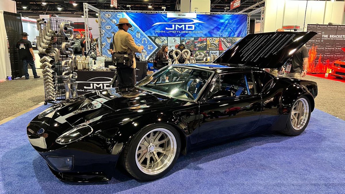 EverydayDriver's tweet photo. Join us today, November 3, 2022 at 6PM PST/9PM EDT for podcast Ep. #750!โจโจWe are live-streaming on our TestDrive YT channel and taking all your non-car questions!
Meanwhile, hereโs some photos from the #SEMAShow of two great-looking Panteras. #kindigitdesign #jmdtubes https://t.co/2p1DjNWR4d