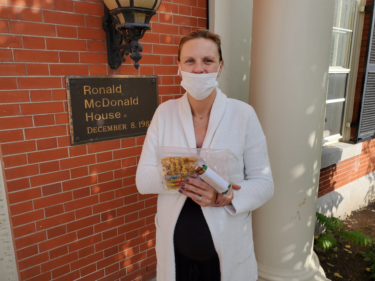 rmhbuffalo's tweet photo. The @McDonalds  Elevate Leadership Team Grab &amp; Go Snack Kits have come our way, giving our guests a very fine day! 😄#KeepingFamiliesClose #ThankfulThursday #gratitude #rmhcwny https://t.co/QDU5Wk4uvw