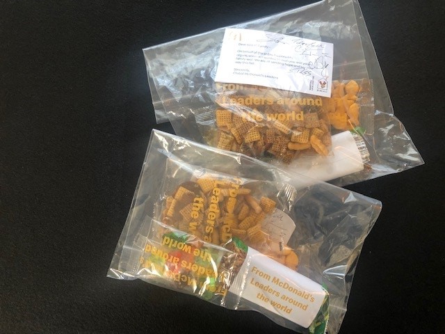 rmhbuffalo's tweet photo. The @McDonalds  Elevate Leadership Team Grab &amp; Go Snack Kits have come our way, giving our guests a very fine day! 😄#KeepingFamiliesClose #ThankfulThursday #gratitude #rmhcwny https://t.co/QDU5Wk4uvw