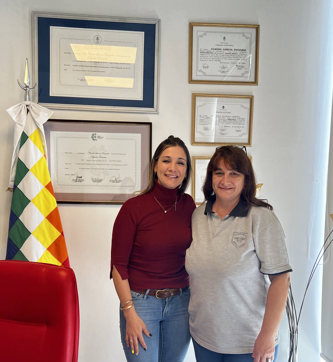 Junto a Adriana Delseggio, Directora de la Biblioteca Pública N 27 “Jaime Homar” de #Makalle dialogamos y proyectamos una visita a esta prestigiosa institución que incluirá, en principio, la entrega de Constituciones Provinciales y Nacionales.