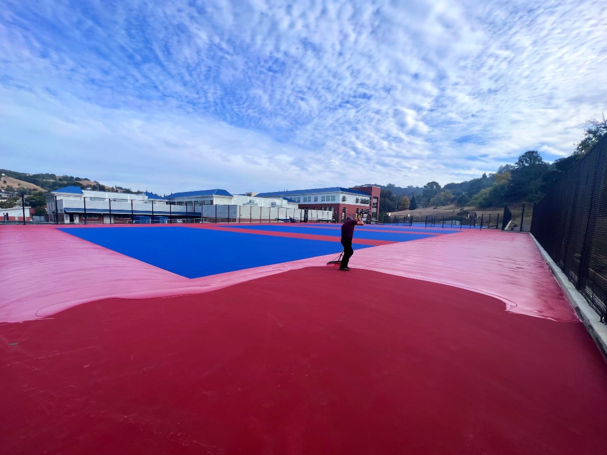 VintageContrctr's tweet photo. The weather may be inconsistent this week, but the quality of our tennis court work remains consistent all the time!

 #tennis #tenniscourtcontractor #tenniscourt #tenniscourtconstruction #tenniscourtmaintenance #tenniscourtsurfaces #tenniscourtresurfacing https://t.co/iQo46gHWj3