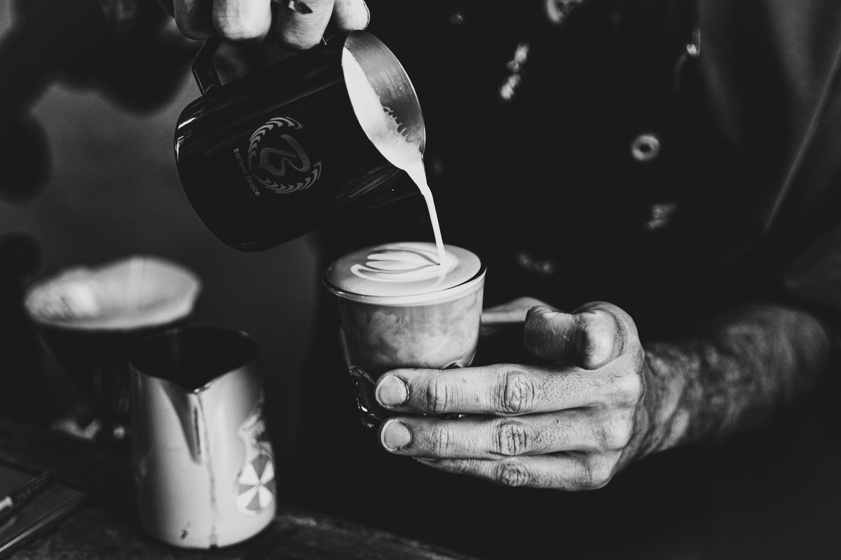 xavib1017's tweet photo. Café.
Barra de café “El Apapacho”.
Querétaro, 2022.

#everydayphotography #photography #photooftheday #photo #BlackAndWhite #blackandwhitephotography #hands #coffee #details https://t.co/fC2YJ1HGI4