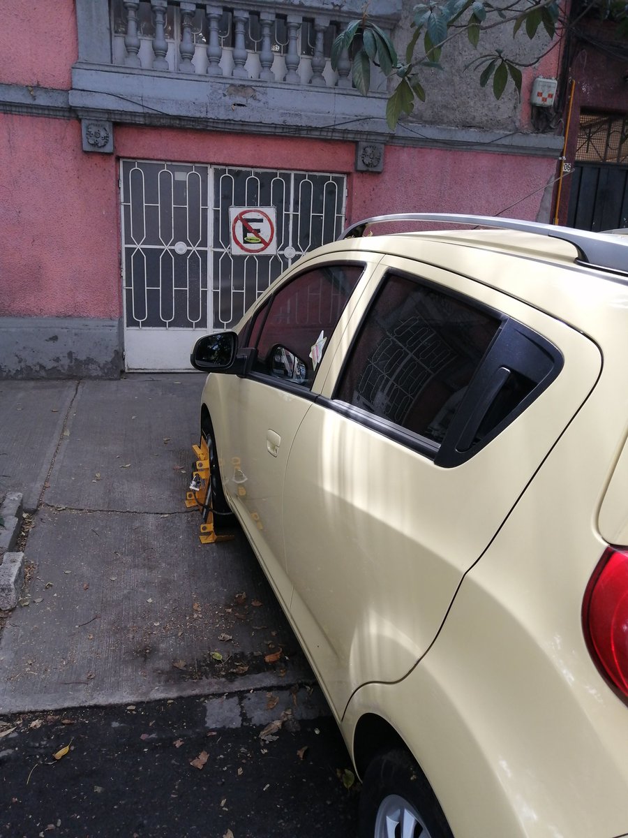 Alberto_Range81's tweet photo. @ecoParq @Claudiashein @SandraCuevas_ @AlcCuauhtemocMx por favor apoyo con esta injusticia afuera de mi casa en la rampa le pusieron el candado a mi auto... https://t.co/InGDjd0Tt6