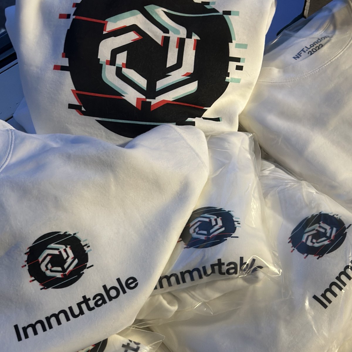 🎁 FIFTY Limited Edition Sweaters Giveaway 

To celebrate our title sponsorship with NFT․NYC, we are giving away 50 Immutable Limited Edition Sweaters!

To enter:
👑  Like/RT this post
👑  Follow <a href="/Immutable/">Immutable</a>
👑  Enter w/ the link below

ENDS NOV 5
gleam.io/AJ8qx/nft-lond…