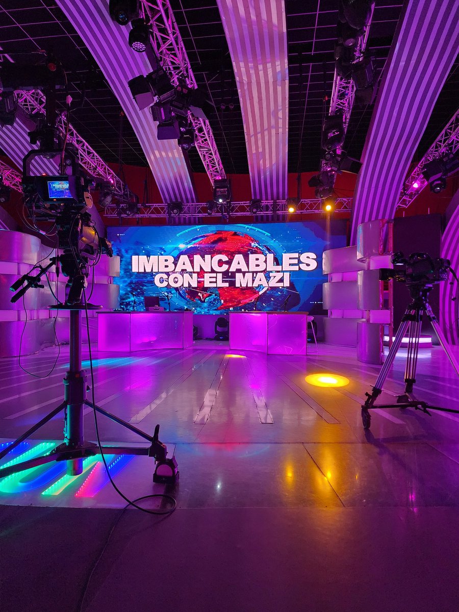 Marianoberonok's tweet photo. Grabando un segmento de humor en Pasión de Sábados. Sale Este q viene. Se van a matar de risa. Si pueden véanlo 🤣🤣 https://t.co/qVQW7aH6mn