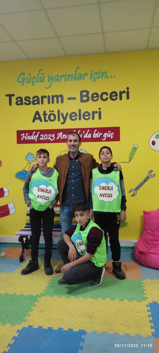 Enerji Avcılarımız iş başında...
Teknoloji Tasarım öğretmenimiz Musa KESKİN’in okulumuza kazandırdığı  anlayışla Enerji Avcısı öğrencilerimiz, okulumuzda enerji israfını önlemek amacıyla gereksiz yanan lambaları ve akan suları kapatarak İSRAFA DUR diyor. <a href="/tokatmem/">Tokat İl Millî Eğitim Müdürlüğü</a> <a href="/tokatvaliligi/">Tokat Valiliği</a>