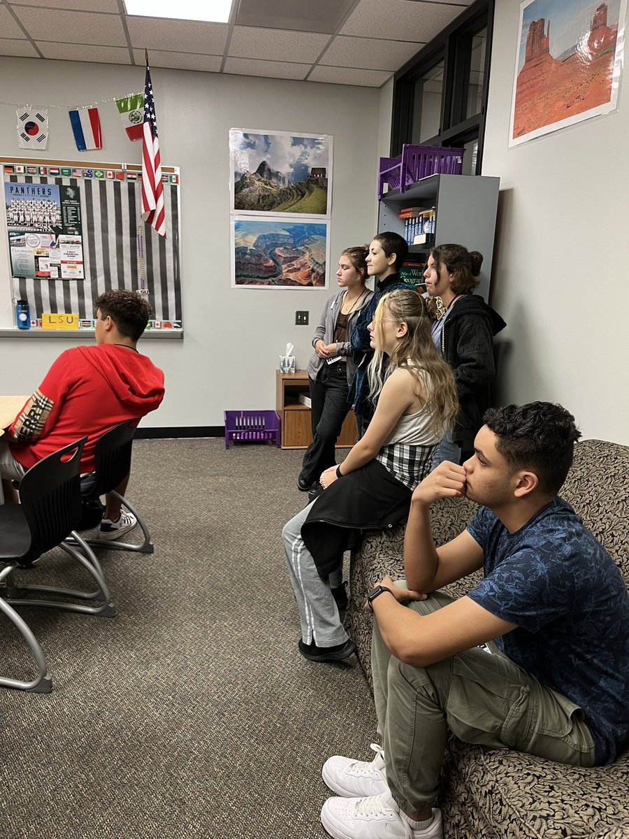 KPHS_SSandCTE's tweet photo. World Geography students demonstrated their understanding of government systems in a debate @edcoach_justin #doingsocialstudiesdaily https://t.co/kWToK8VUN0