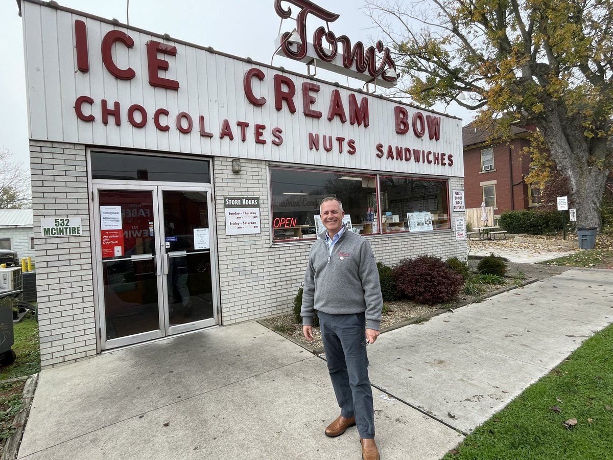 RobertCSprague's tweet photo. The second stop of the Fighting and #WinningForOhio bus tour was a massive success in Zanesville! https://t.co/SJc9lzwgWi
