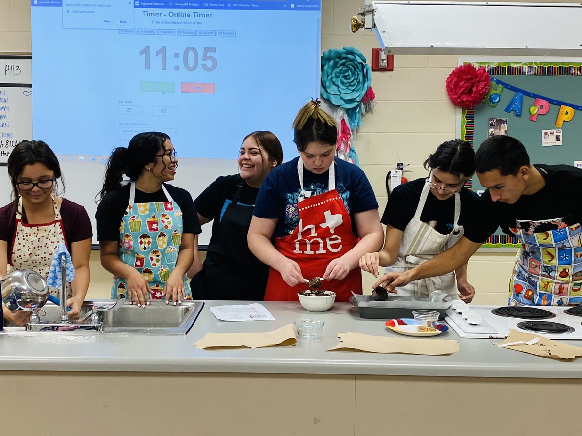 JCarterFCS's tweet photo. Great things are happening at #warriornation The #oreo truffles were a HIT!❤️
These kiddos will be making desserts for their family! Super proud of these WARRIORS! @warrenfcs @melg2005 @WarrenNisd #studentathletes #beattheclock #teamwork #readtherecipe #safetyfirst #lifeskills https://t.co/yAPzMEPqdD