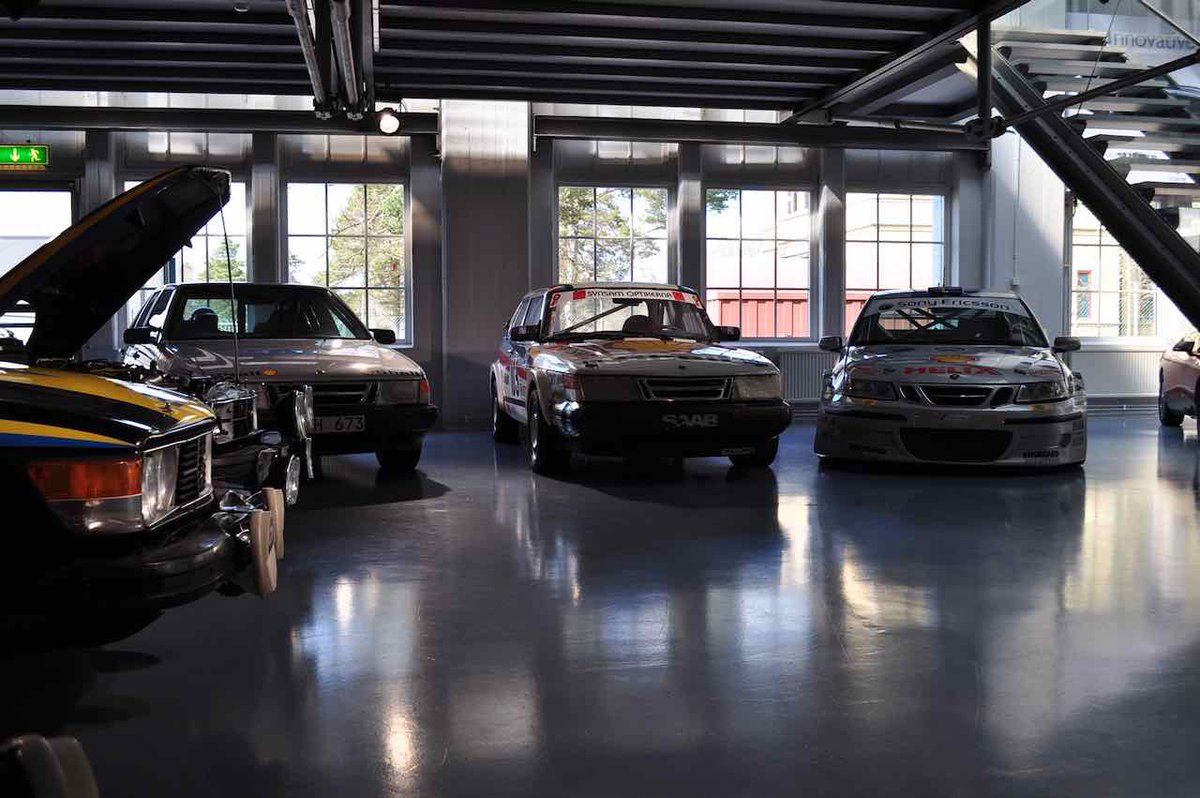 Sleeping Saab legends. Waiting for the next spring. 🇸🇪 #Saab #classiccars