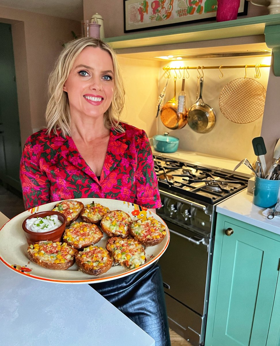 Great for bonfire parties or wintery gatherings these delicious and crunchy potato skins created by Juliet Sear are the perfect fireside snack 🎆

Click here for the recipe: bit.ly/3DV16re