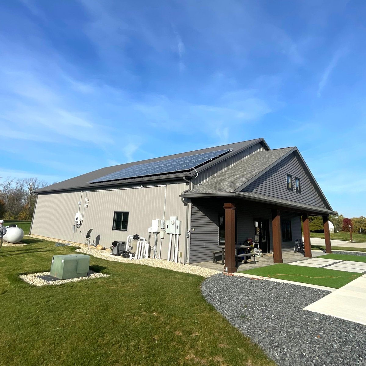 Briggs_Energy's tweet photo. #SimpliPhi, part of @BriggsStratton, is excited to share the FIRST installation of our new SimpliPHI™ #ESS in Fort Wayne, IN! The project installed by @MidstatesEnergy consists of one 6 kW Inverter &amp; one 4.9 kWh Battery with 7.7kW of solar  supported &amp; monitored by EnergyTrak™! https://t.co/eTHjyfqf5B