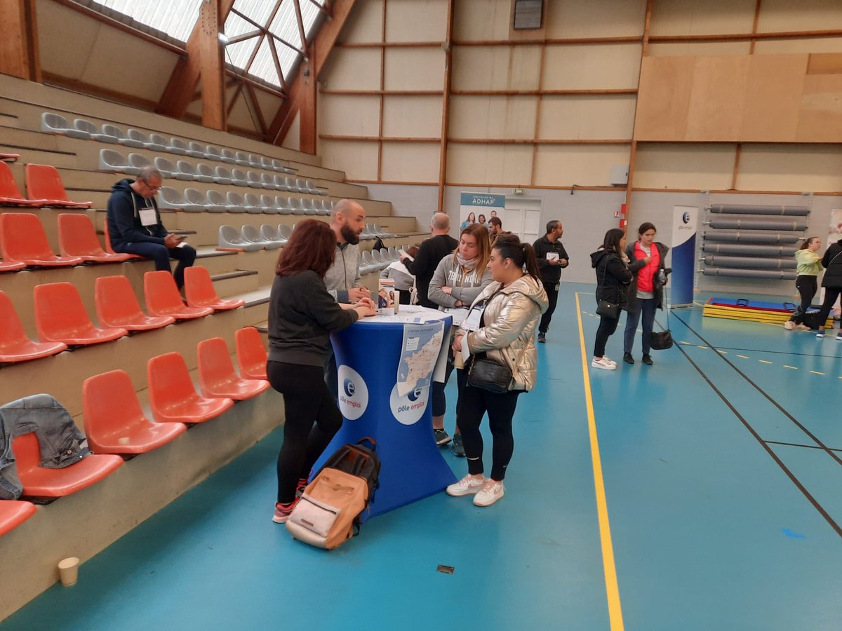 #tousmobilises pour recruter autrement et sans CV ! 👏De belles opportunités et rencontres basées sur les savoirs être et sur l'humain!
Du Stade Vers l'emploi Noyon/Compiègne 3 Novembre 2022- 100 chercheurs d'emploi/12 entreprises
@AlexandraFAUCH
<a href="/CharlesEstelle1/">Estelle CHARLES</a> @FredericDanel