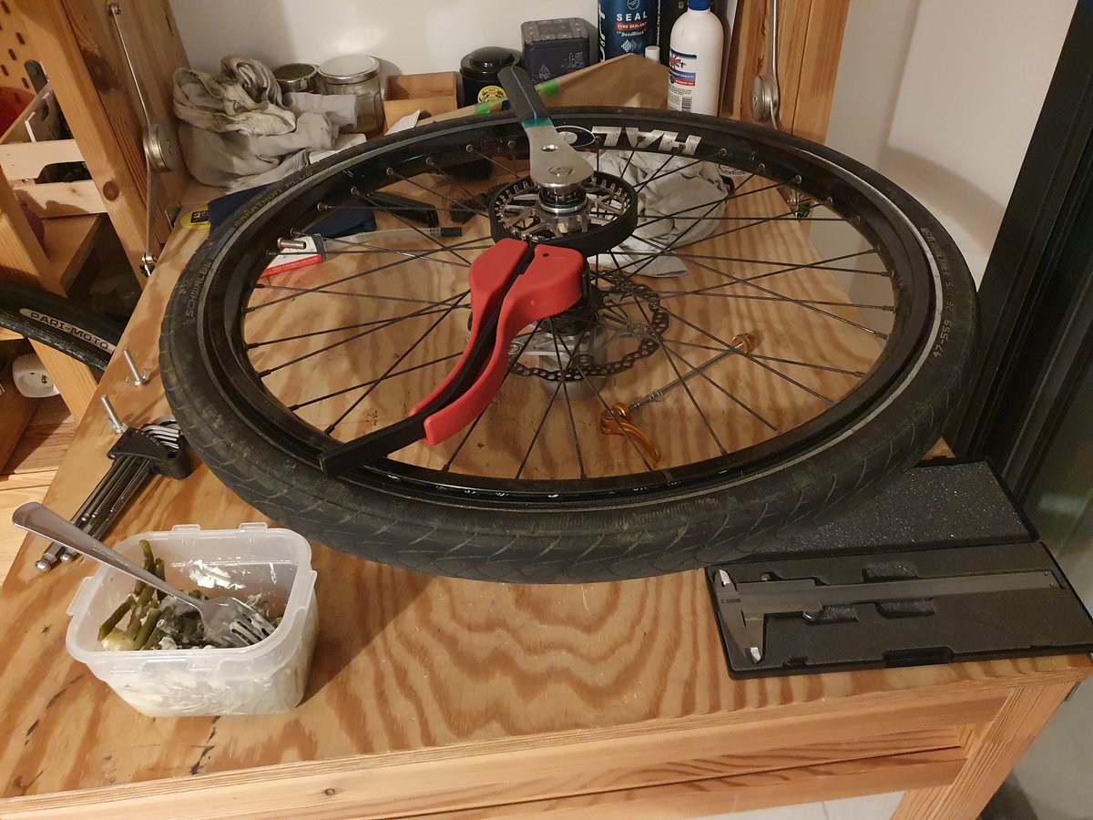 La meilleure mécanique qui soit : celle qu'on fait à 22h, quand les enfants sont couchés, en mangeant un reste de haricots patates réchauffé, dans une lumière insuffisante pour prendre des mesures correctement.