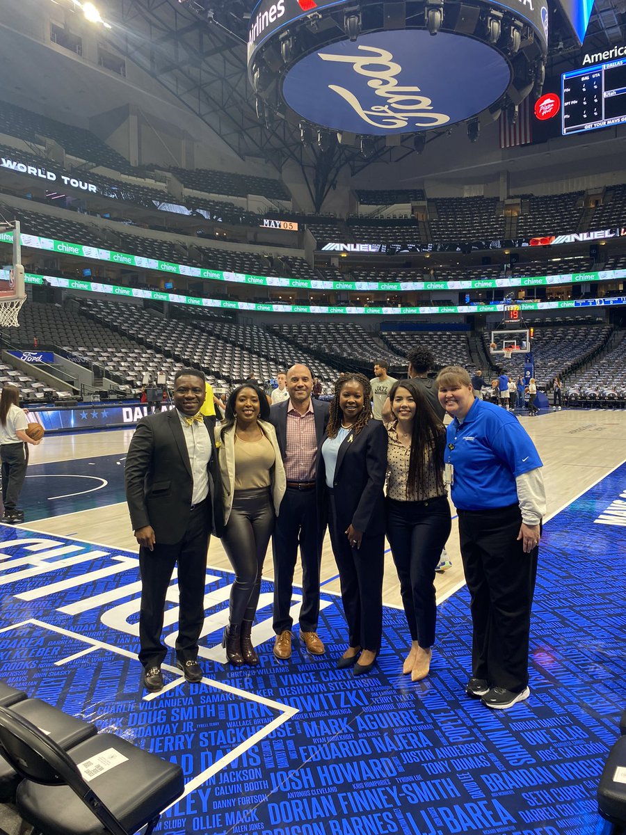 @UTSWNews doctors, med student, nurse, and athletic trainer spoke w/1,100+ N. Texas high school students who are future healthcare workers-nurses, doctors, athletic trainers, lab techs, and beyond. Thanks to @DallasMavs for this opportunity.