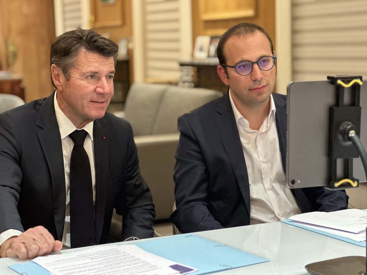anthony_borre's tweet photo. Ce soir avec @cestrosi nous avons réuni l’ensemble des cadres d’@HorizonsLeParti en région #Sud.
Avec plus de 60 comités au sein de nos 6 départements, nous sommes en train de bâtir un parti militant et populaire au service d’une belle aventure collective 🇫🇷
@EPhilippe_LH https://t.co/mPf6PlacTW