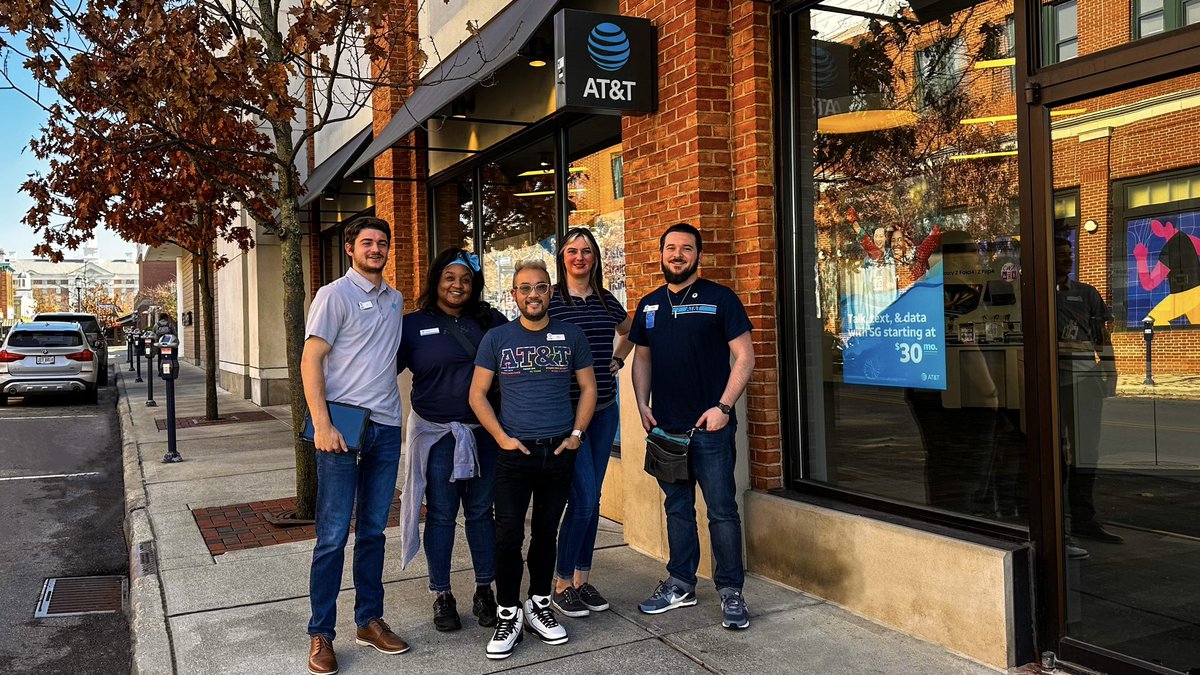 timize's tweet photo. Can I ask you to stop scrolling for a sec? I want to shout out my team at Easton Town for always providing the best customer experience! We ended October 2022 with a 90% CSAT! 😎@TeamMOHtivate @oliveiramikeO @Jimmy_Booth1 @614Carla @keroninc #unstOHPAble #theOHPAserve https://t.co/Qv7bkwcQBO