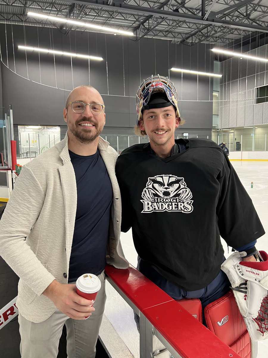 BrockMensHockey's tweet image. How about this photo?! On the left we have @j_andrews19 former Badger, former @OHLIceDogs, and Sutherland Cup champ with the @StCathFalcons in 2012. 
On the right we have Andrew Maclean, current Badger, former @OHLIceDogs, and Sutherland Cup champ with the @StCathFalcons in 2022!