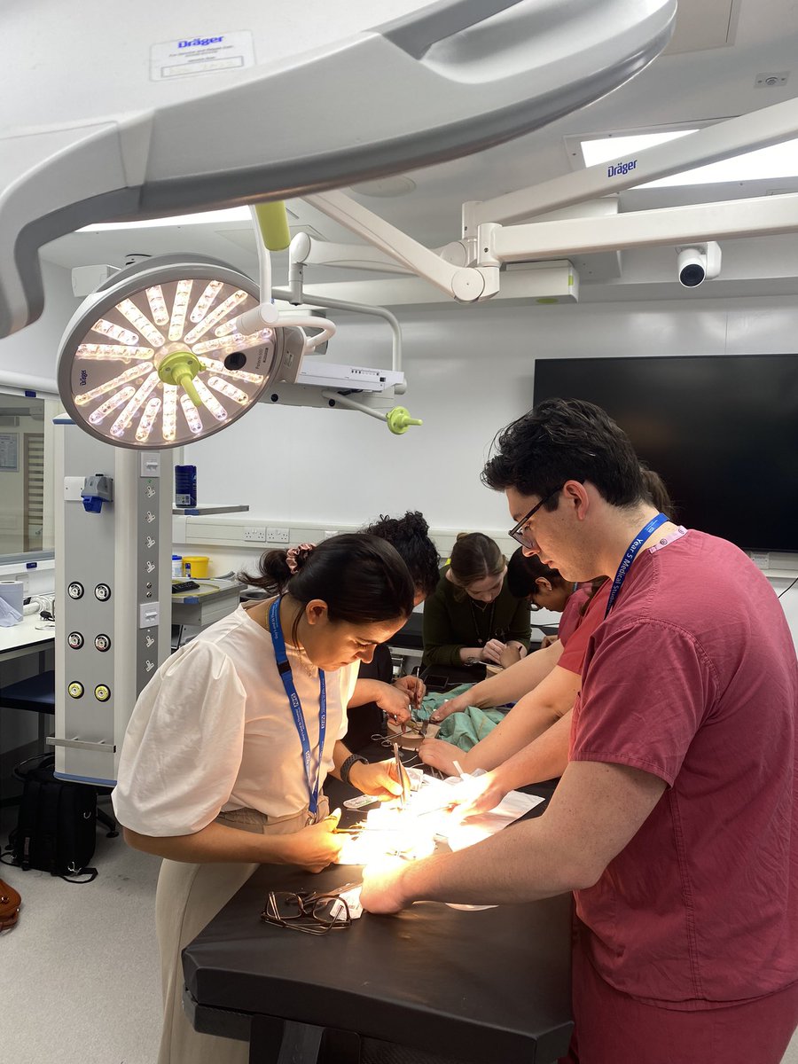 drhossam35's tweet photo. Another Hernia training day 3rd this year , attended by Med students , junior doctors #future surgeons many thanks @MedtronicUK SIE @KCLSurgicalSoc @GSTTnhs @eurohernias @BritishHernia https://t.co/C413a3OYoY