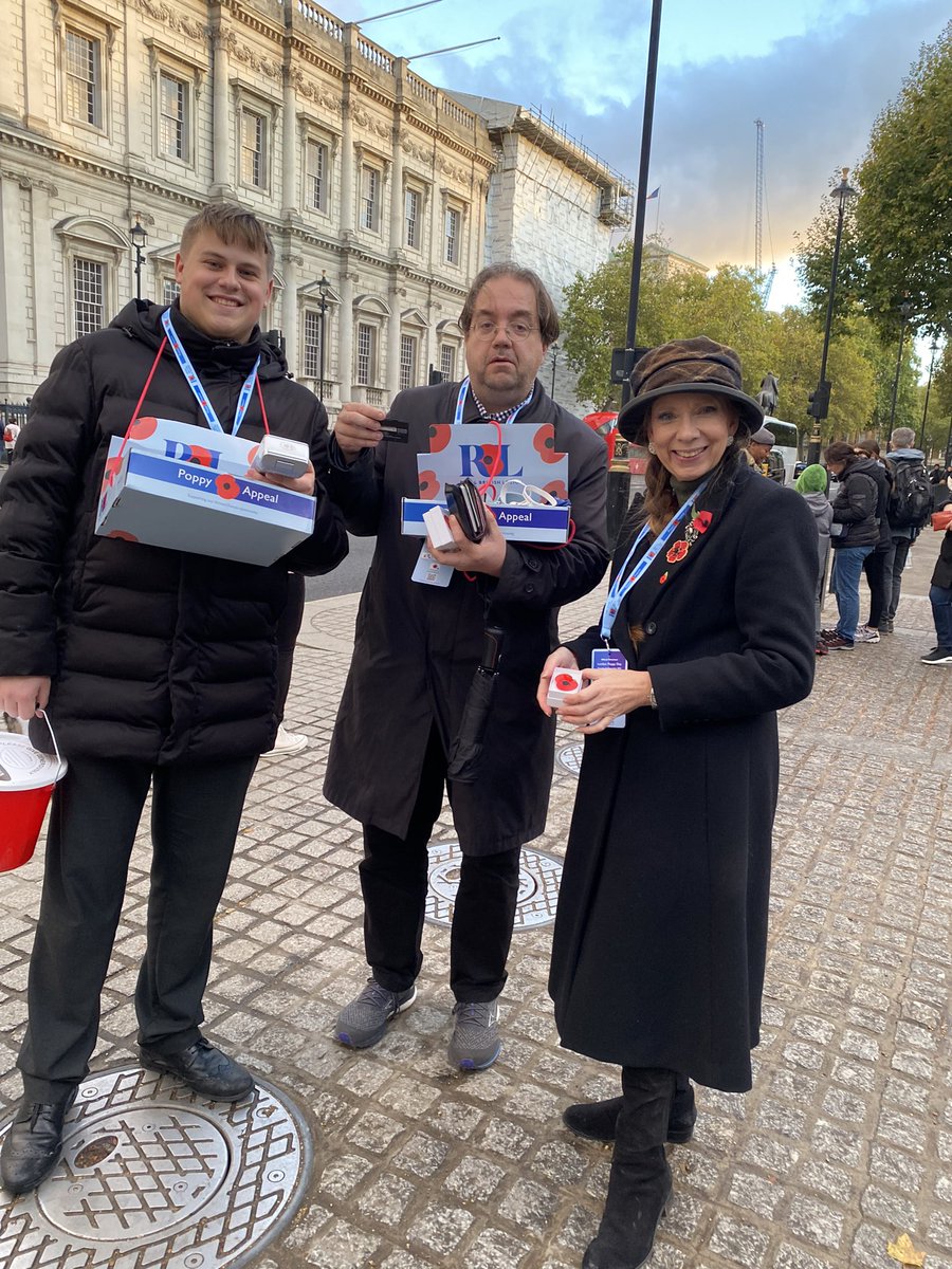 AlexAlexpage232's tweet photo. Out collecting today for the RBL London Poppy Day at Horse Guards! https://t.co/CXBzHVIjW2